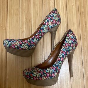 Jessica Simpson floral heel